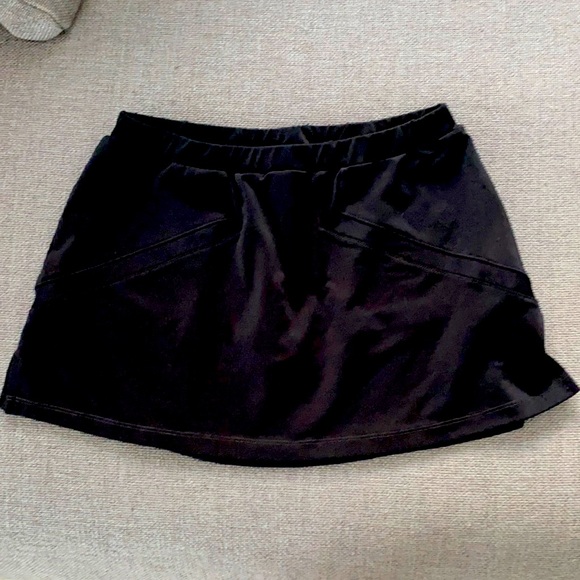 Black DTL Skort, size Medium/6 - Picture 1 of 7